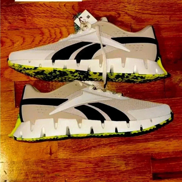 NWT Reebok Men's Zig Dynamica 2.0
Sneakers/Shoes Size 11 - Picture 2 of 3